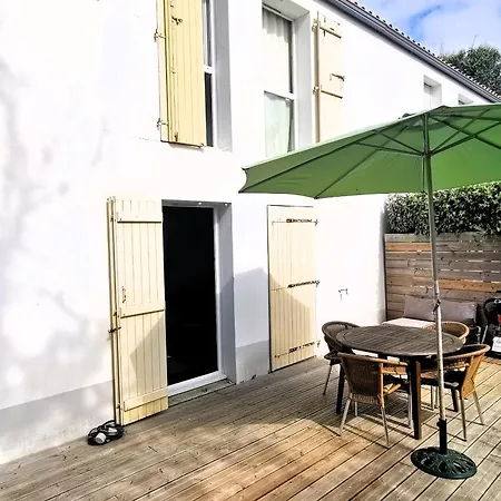 House Sauveterre اولونْ-سور-مير
